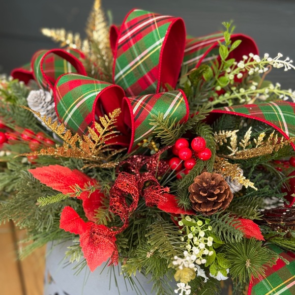 Versatile Red and Green Holiday Decor - Picture 5 of 10